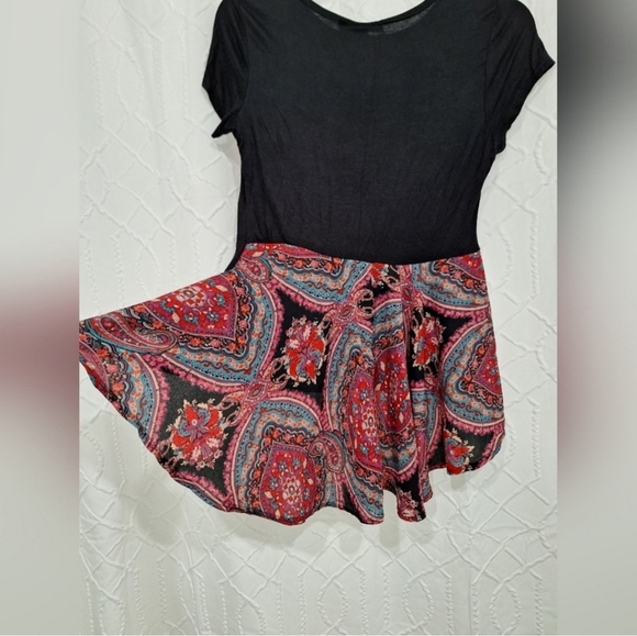 Black and Paisley Short Sleeve Top - Picture 4 of 6